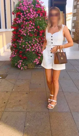 Claudia, 38