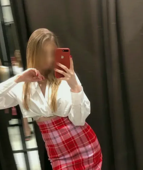 Ela, 24