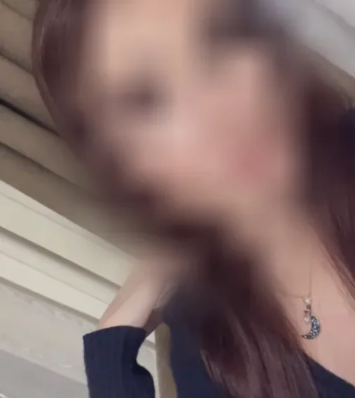 Elif, 19