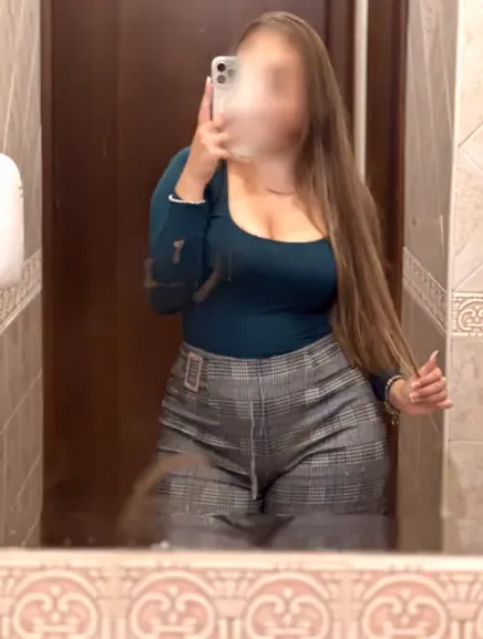 Julia, 24