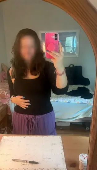 Juliane, 27