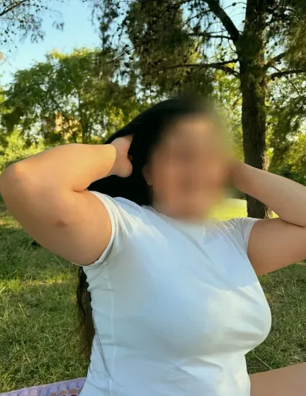 Lilly, 23