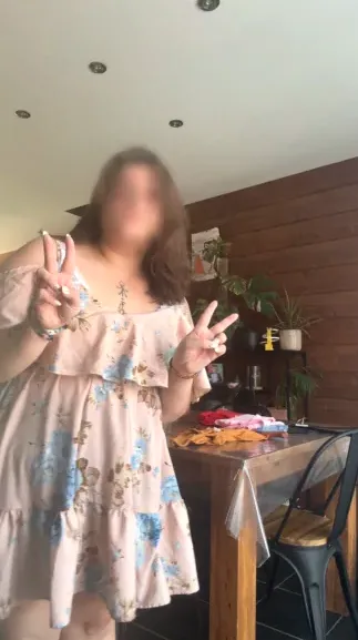 Nadine, 23