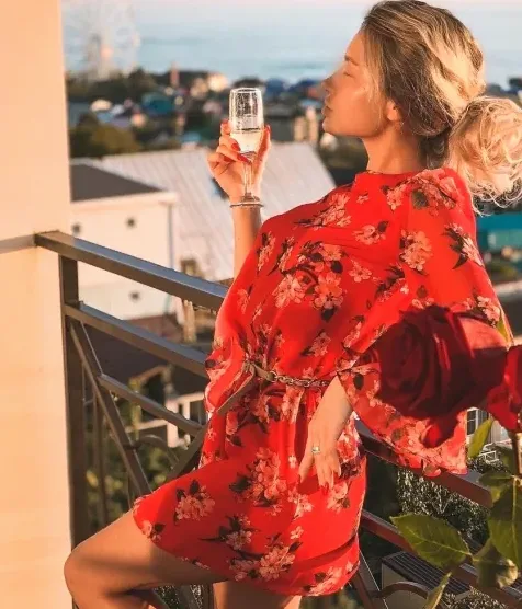 Nadja, 38