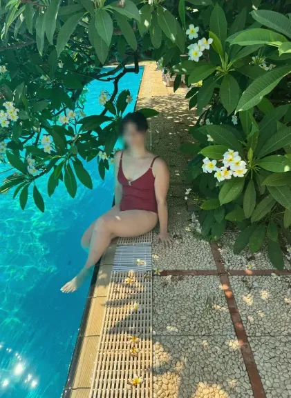 Yasmin, 33