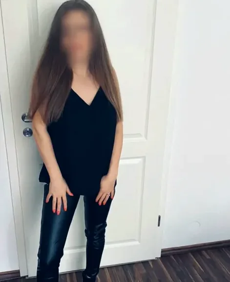 Yasmin, 32